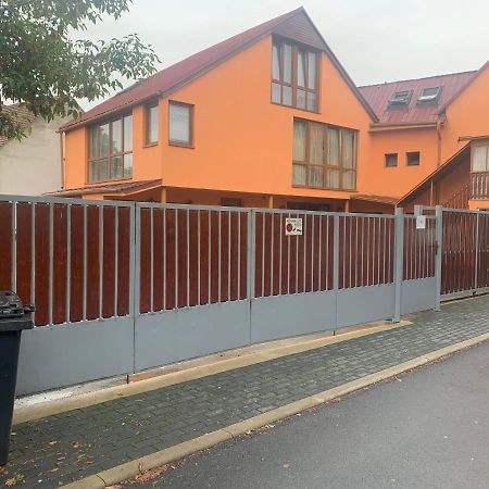 3 Apartments In 1 Location براغ المظهر الخارجي الصورة