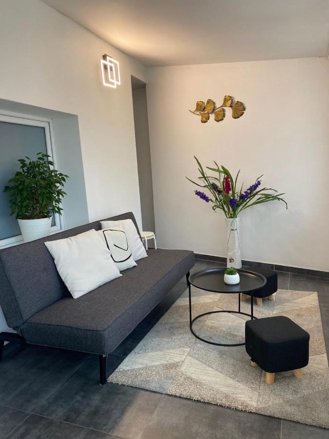 3 Apartments In 1 Location براغ المظهر الخارجي الصورة