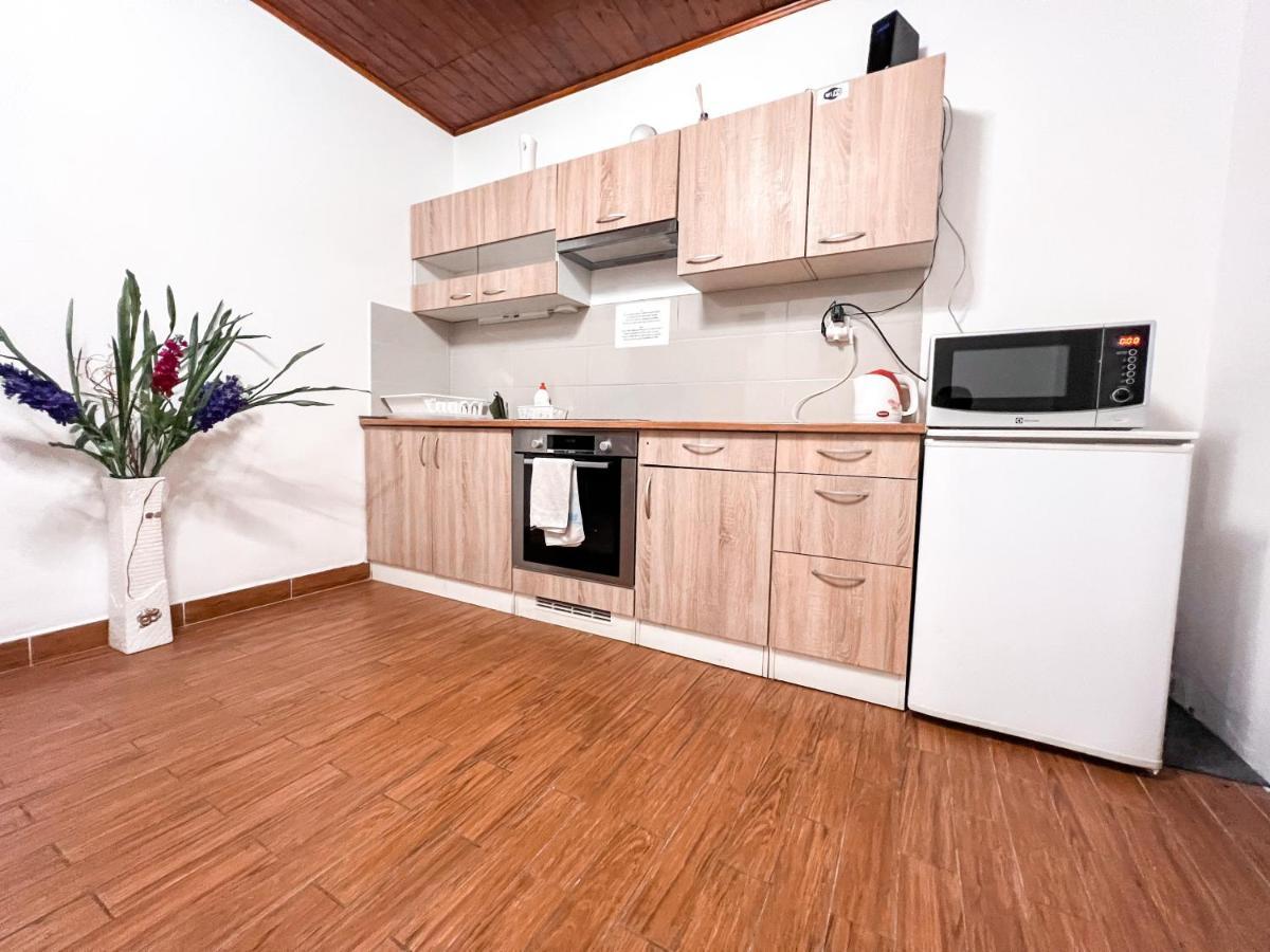 3 Apartments In 1 Location براغ المظهر الخارجي الصورة