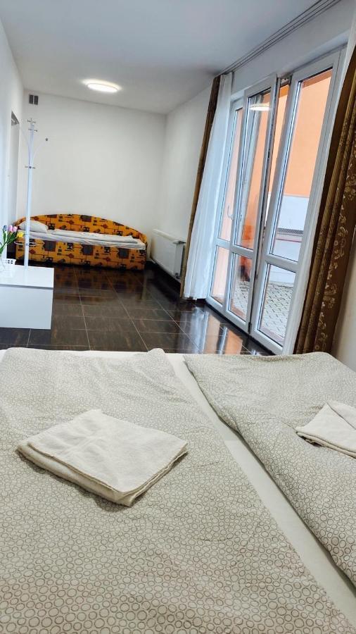 3 Apartments In 1 Location براغ المظهر الخارجي الصورة